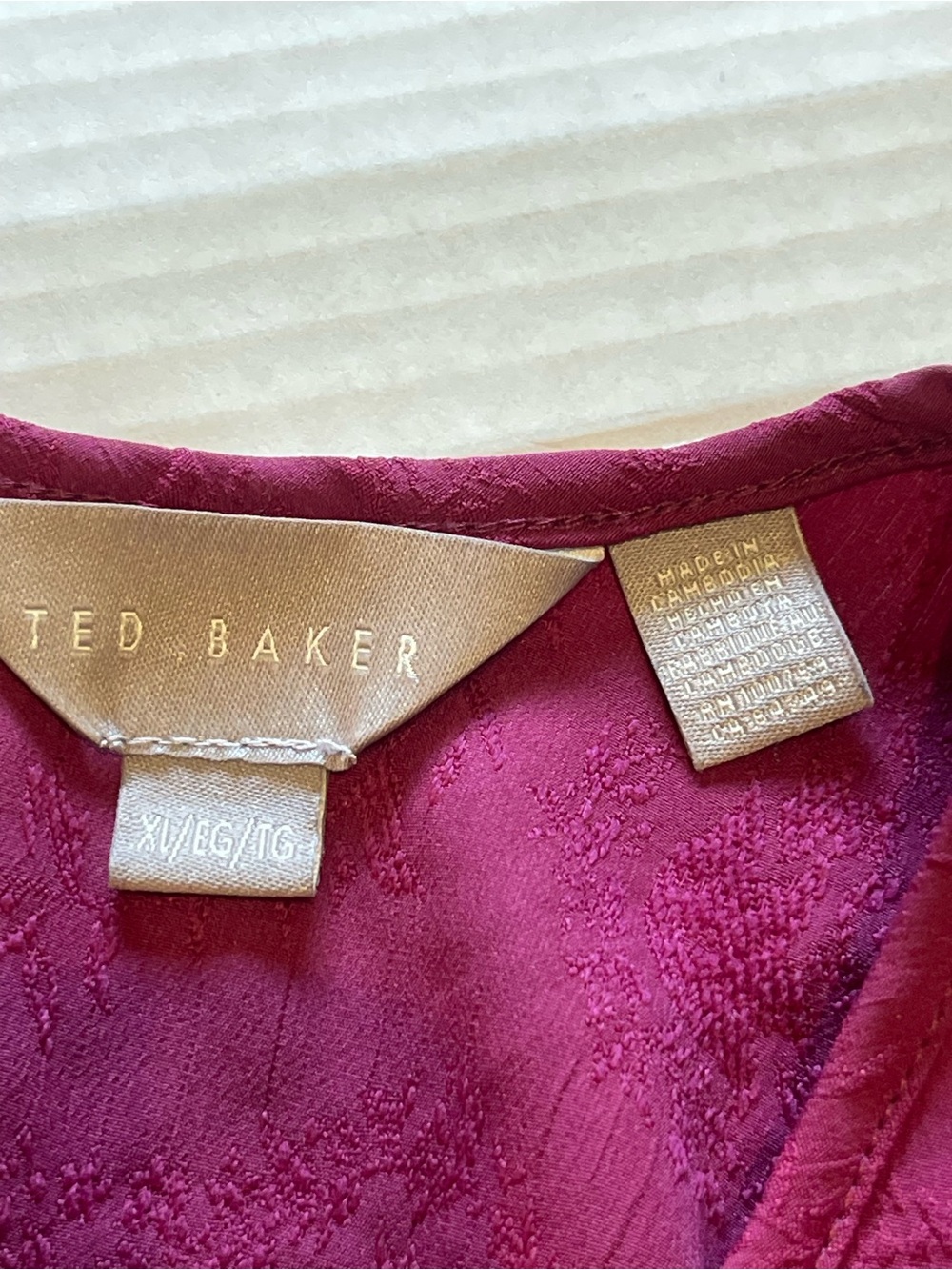 Ted Baker Women’s Textured Embroidery Short Sleeve Top Size XL - Picture 9 of 10